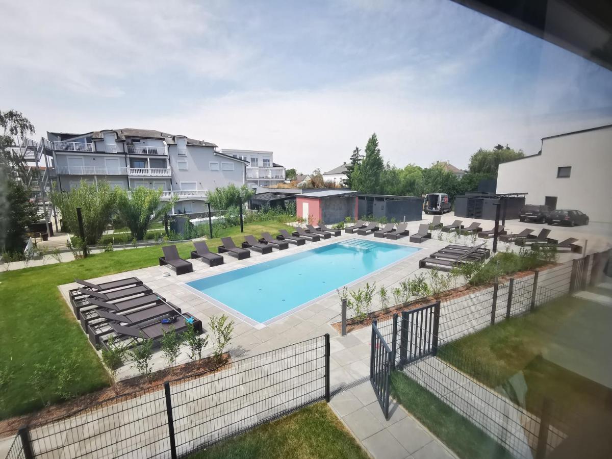 Spa Residenz Neusiedl Appartments นอยซีเดิลอัมเซ ภายนอก รูปภาพ